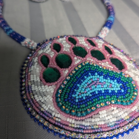 Beade Medallion and Matching Earrings - Picture 7 of 7